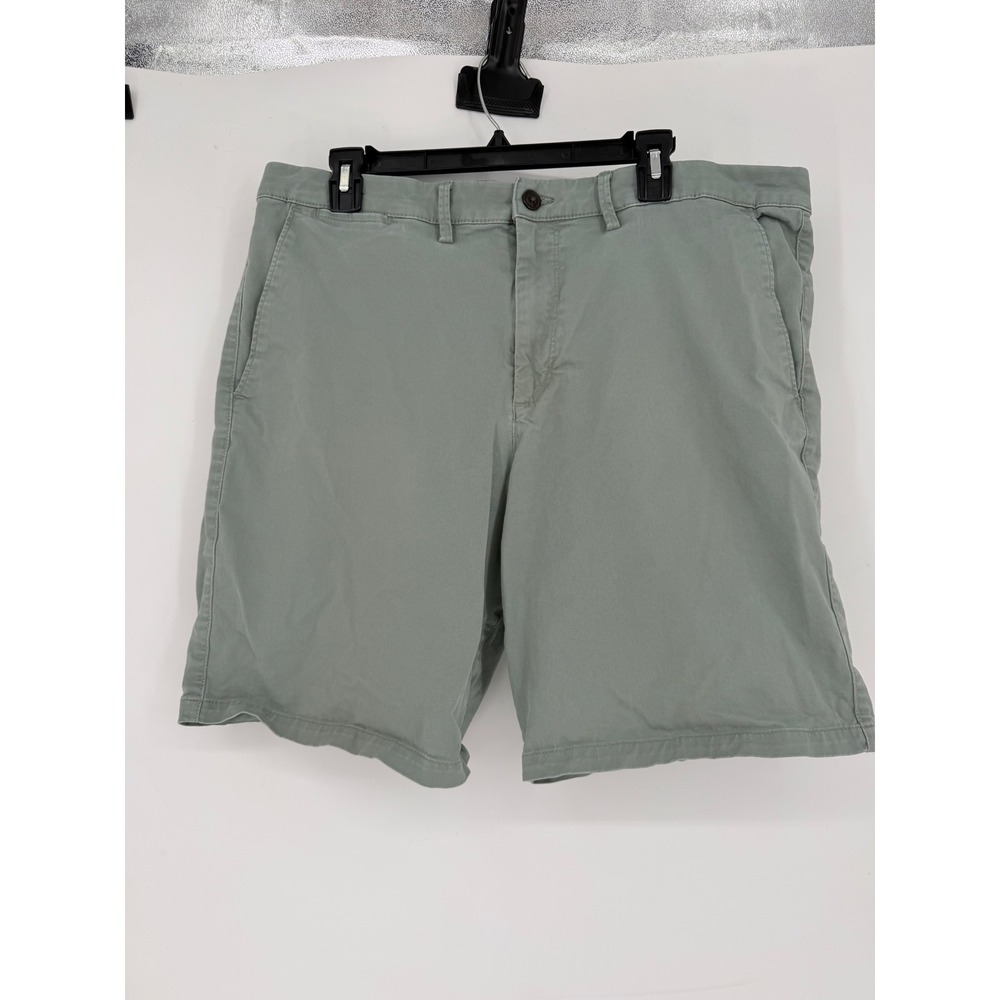 Gap Essential Khaki Shorts Mens 38 Green Excellent 10 Inch Inseam